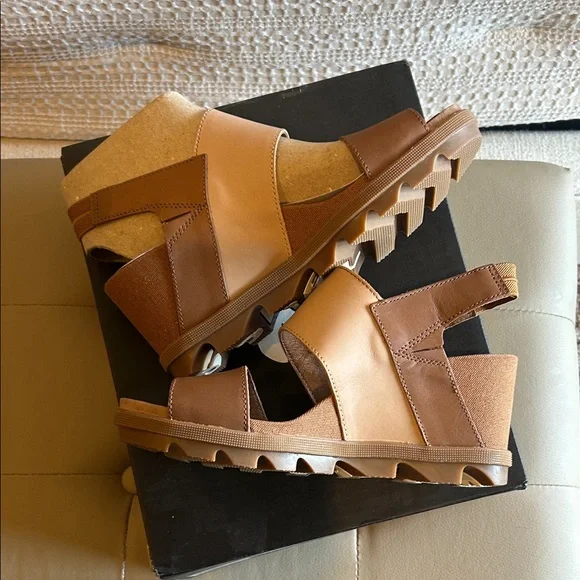 Sorel Women's Tan and Brown Sandals - Picture 5 of 7